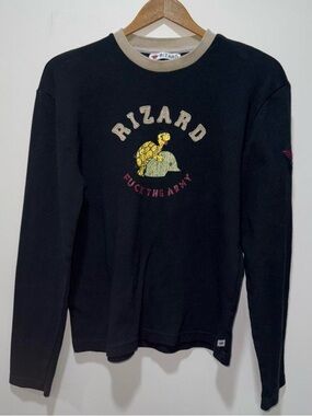 Rizard Black Sweatshirt with Beige Crew Trim